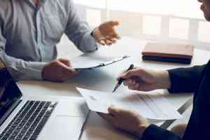 Personen im Gespräch